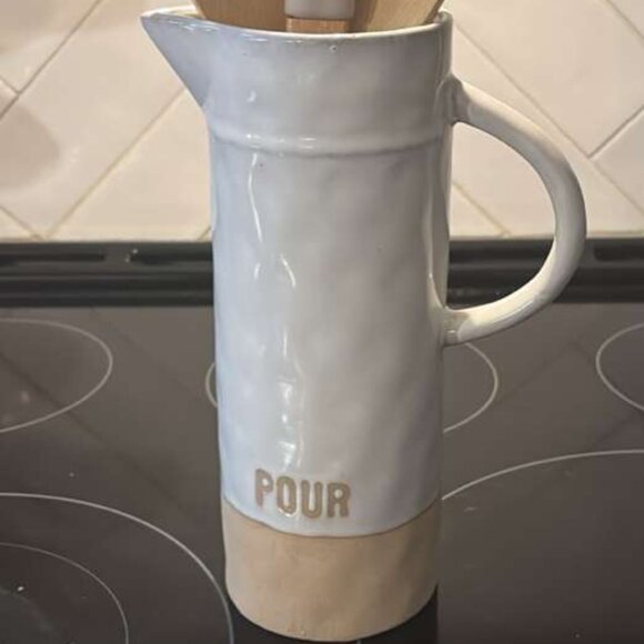 Santa Barbara Design Studio Pitcher with Handle Face Designs Ceramic Serveware, - Picture 2 of 3